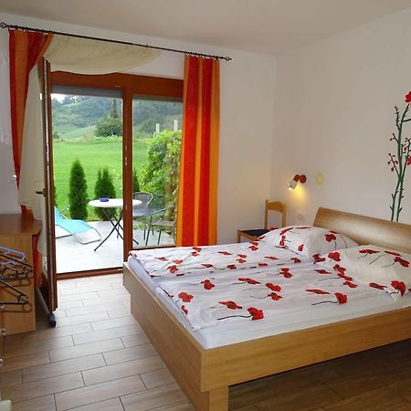 Guesthouse Mesec Zaplana Vrhnika Exteriör bild
