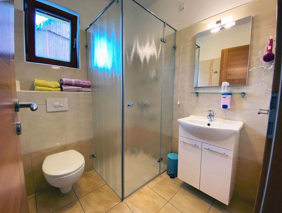 Guesthouse Mesec Zaplana Vrhnika Exteriör bild