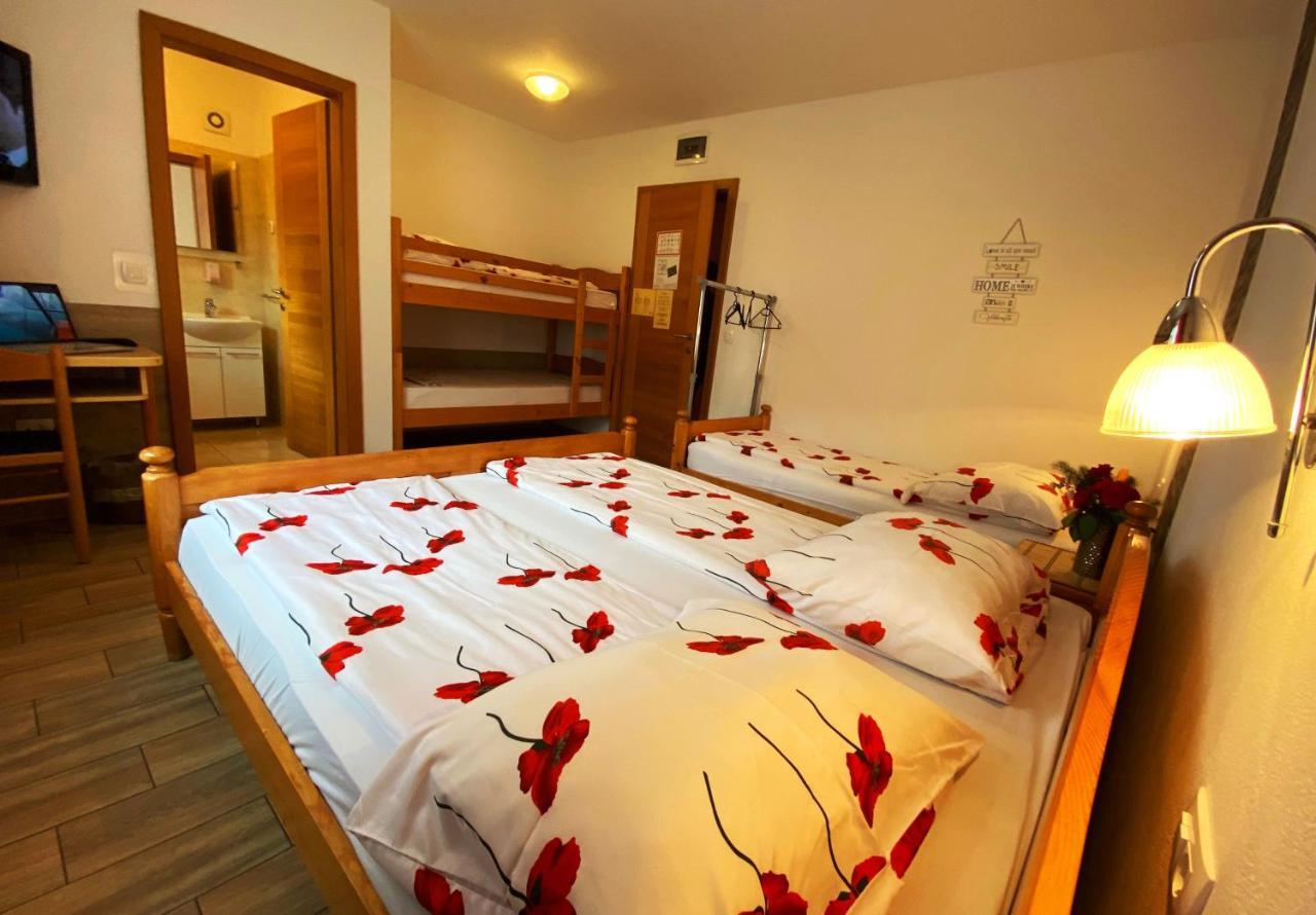 Guesthouse Mesec Zaplana Vrhnika Exteriör bild