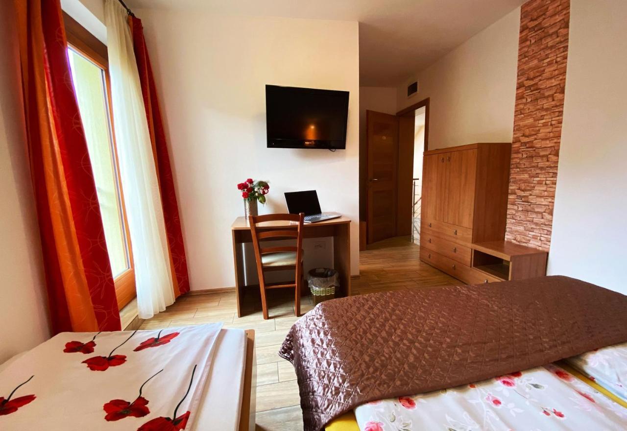 Guesthouse Mesec Zaplana Vrhnika Exteriör bild
