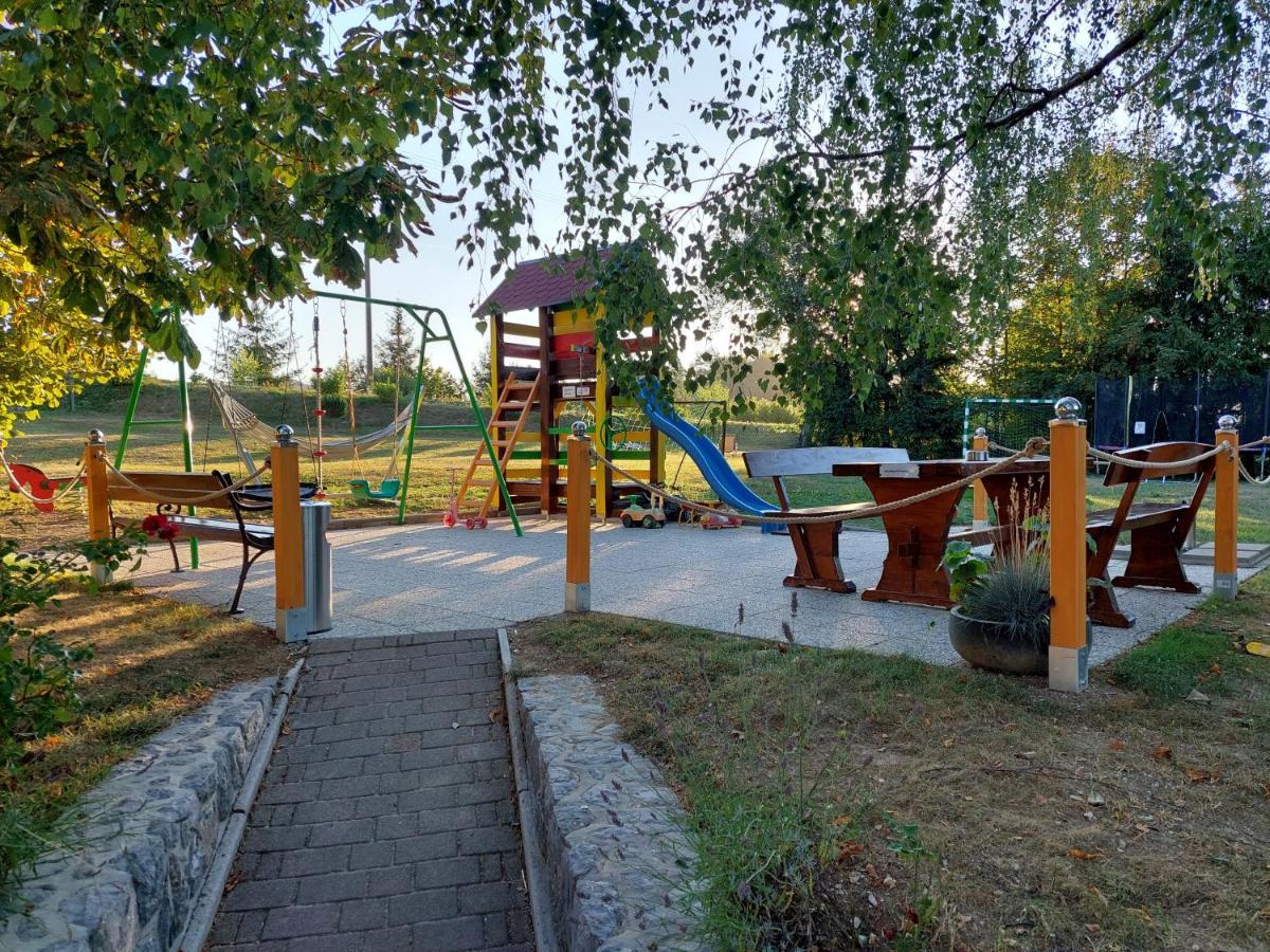 Guesthouse Mesec Zaplana Vrhnika Exteriör bild